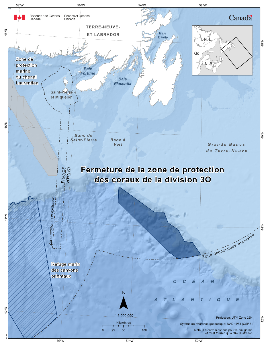 Carte de la fermeture de la zone de protection des coraux de la division 3O en bleu foncé. La carte inclut également les autres refuges marins de la zone avec des lignes diagonales bleu foncé (le refuge marin des canyons orientaux).