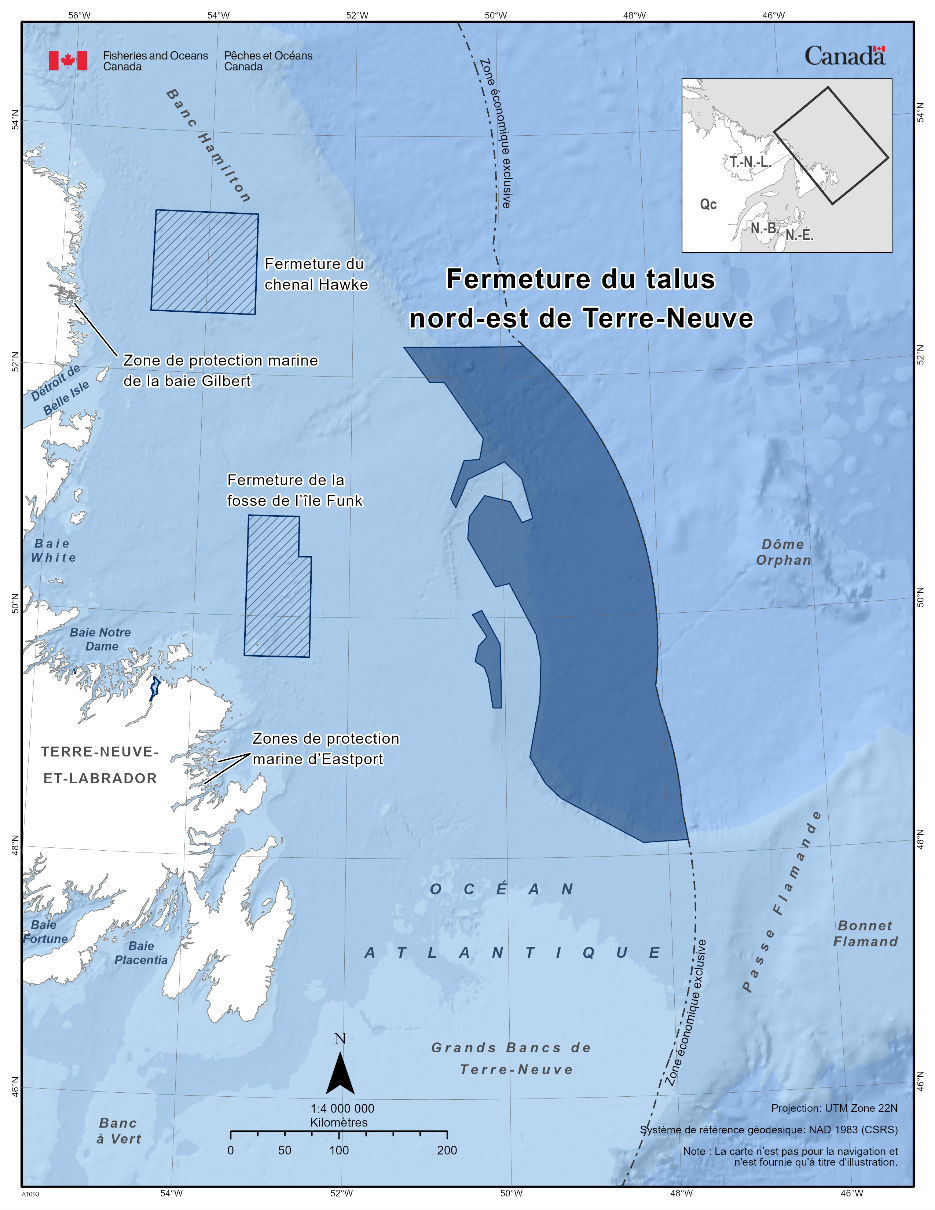 Carte de la fermeture du talus nord-est de Terre-Neuve en bleu foncé. La carte montre également d'autres refuges marins à proximité avec des lignes diagonales bleu foncé (fermeture du chenal Hawke et fermeture de l'île Funk). 