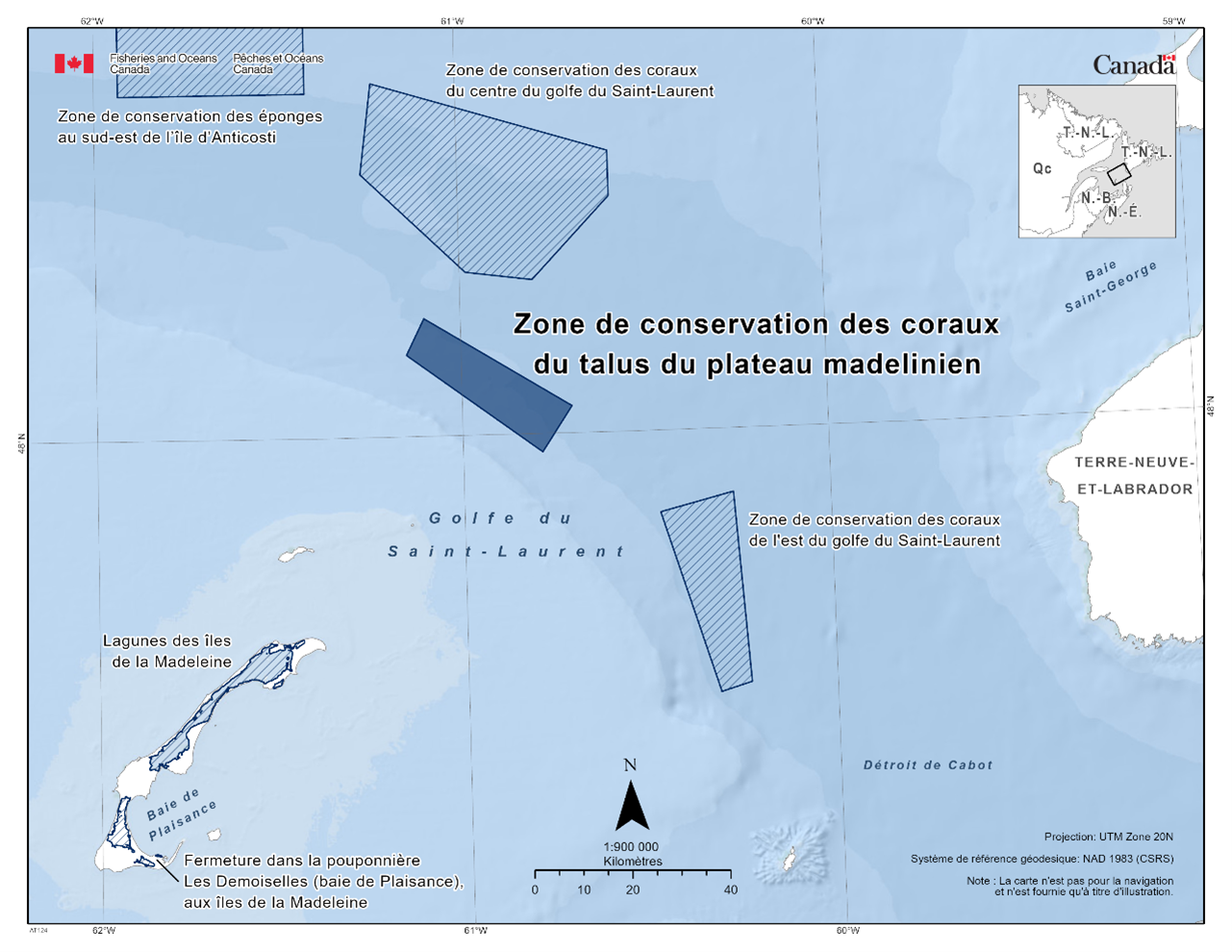 Carte de la zone de conservation des coraux du talus du plateau madelinien représentée en bleu foncé. La carte inclut également les refuges marins situés à proximité avec des lignes diagonales bleu foncé (zone de conservation de l'éponge du sud-est de l'île d'Anticosti, zone de conservation des coraux du centre du golfe du Saint-Laurent, zone de conservation des coraux de l'est du golfe du Saint-Laurent, fermeture des lagunes des Îles-de-la-Madeleine).