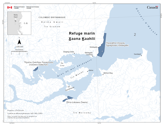 Carte de la réserve marine X̲aana K̲aahlii en bleu foncé, située dans les bras de mer Skidegate.